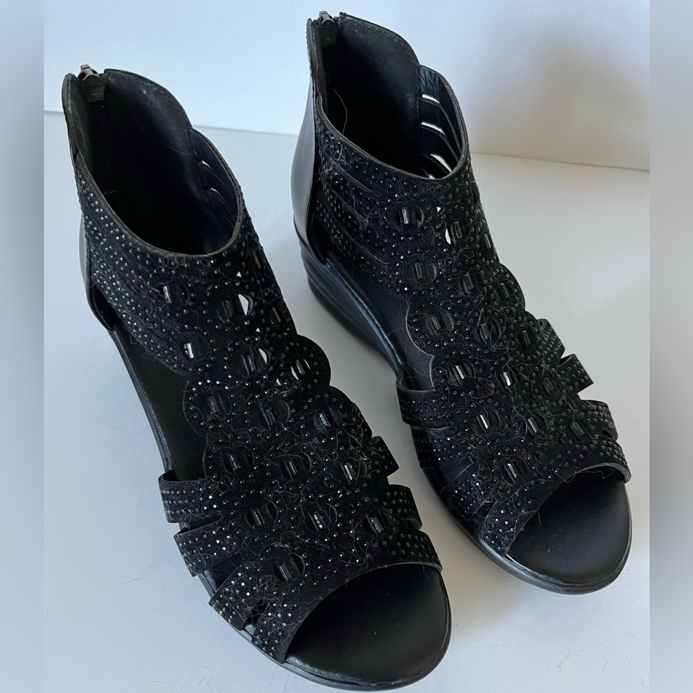 Black Laser Cut Platform Wedge Zipper Back Lightweight Sandals Boho Women Size 7 - Picture 3 of 7